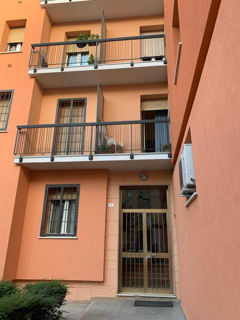Comfortable Apartament 2 Bedroom Suitable 2-5 Pax Bologne Extérieur photo